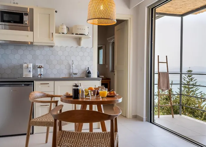 Lorraine's Boutique * Lourdata (Kefalonia)