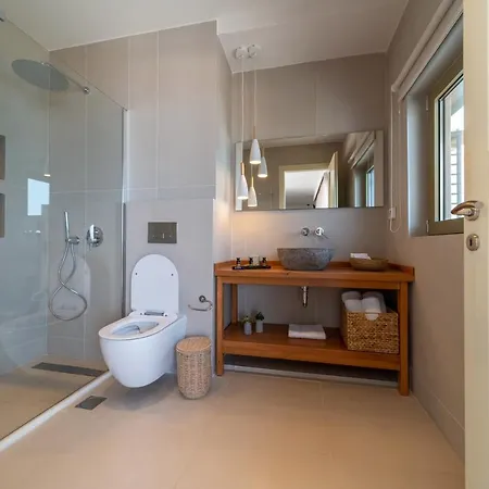 Lorraine'S Boutique Suites