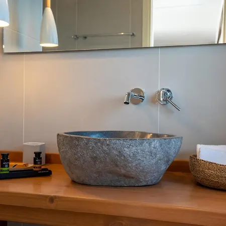 Lorraine'S Boutique Suites Apartment *