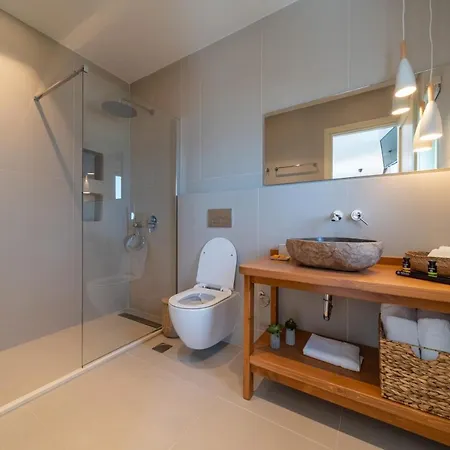 Lorraine'S Boutique Suites