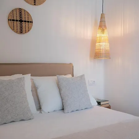 Lorraine'S Boutique Suites Lurdáta