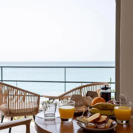 Lorraine'S Boutique Suites Lurdáta