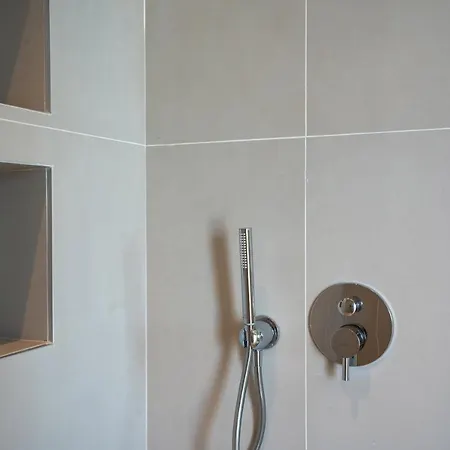 Lorraine'S Boutique Suites * Lurdáta