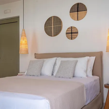 Lorraine'S Boutique Suites * Lurdáta